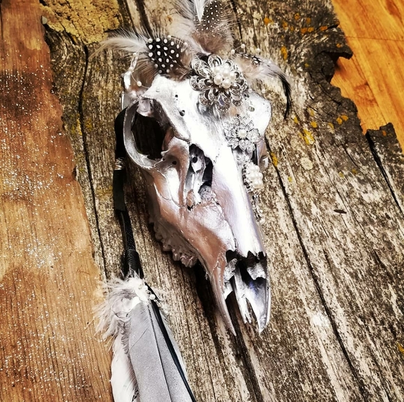💥Deer Skull Feathers Swarovski Crystals Home Decor - Picture 2 of 3